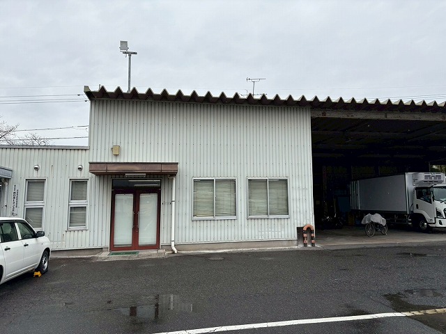 龍ケ崎市工場の外壁劣化調査｜シーリングのひび割れとサビの進行による防水性低下に注意